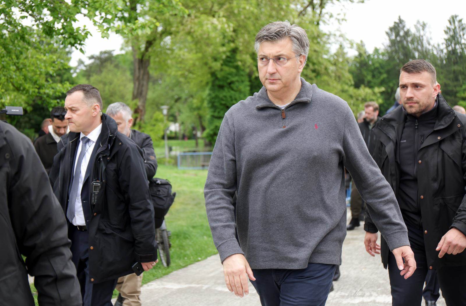 Premijer Andrej Plenković u poplavljenom Karlovcu Premijer Andrej Plenković u poplavljenom Karlovcu
