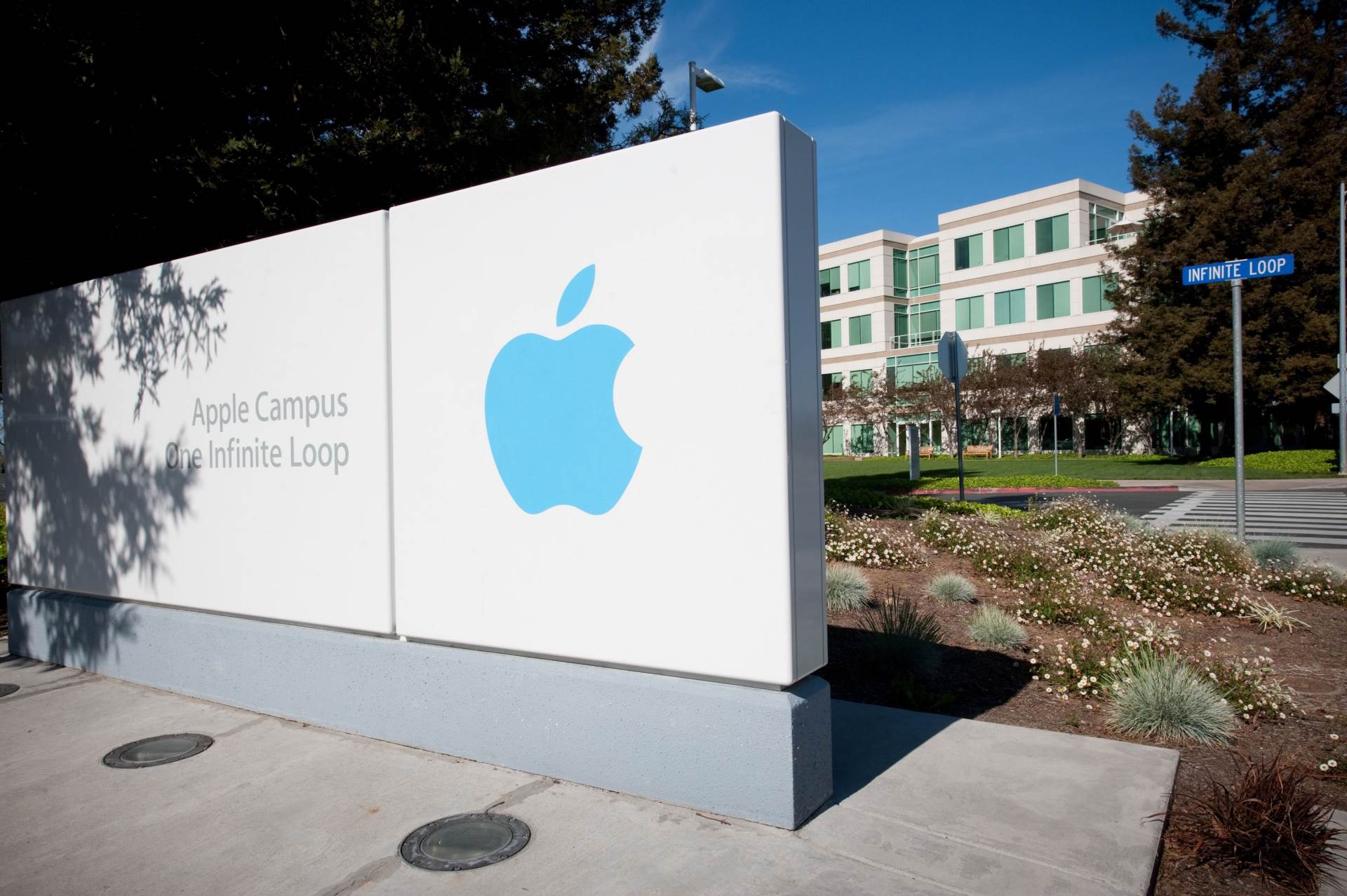 Apple   Apple