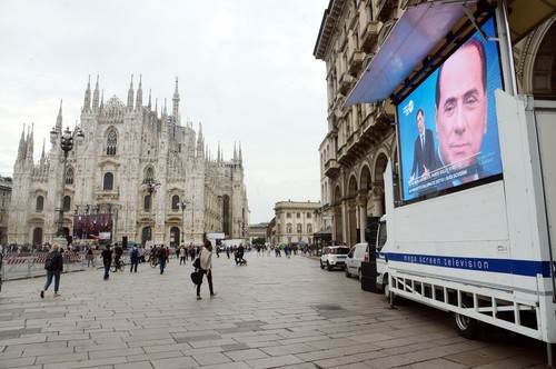 pripreme za sprovod Silvija Berlusconija pripreme za sprovod Silvija Berlusconija