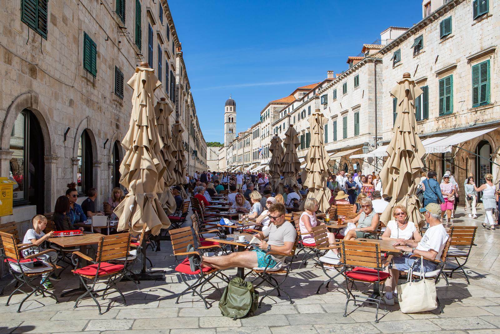 turisti u Dubrovniku turisti u Dubrovniku