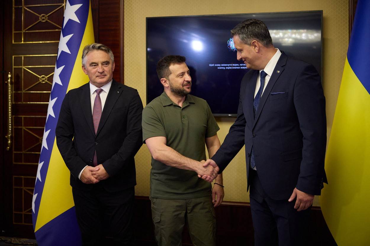 Željko Komšić i Denis Bećirović s Volodimirom Zelenskim   Željko Komšić i Denis Bećirović s Volodimirom Zelenskim