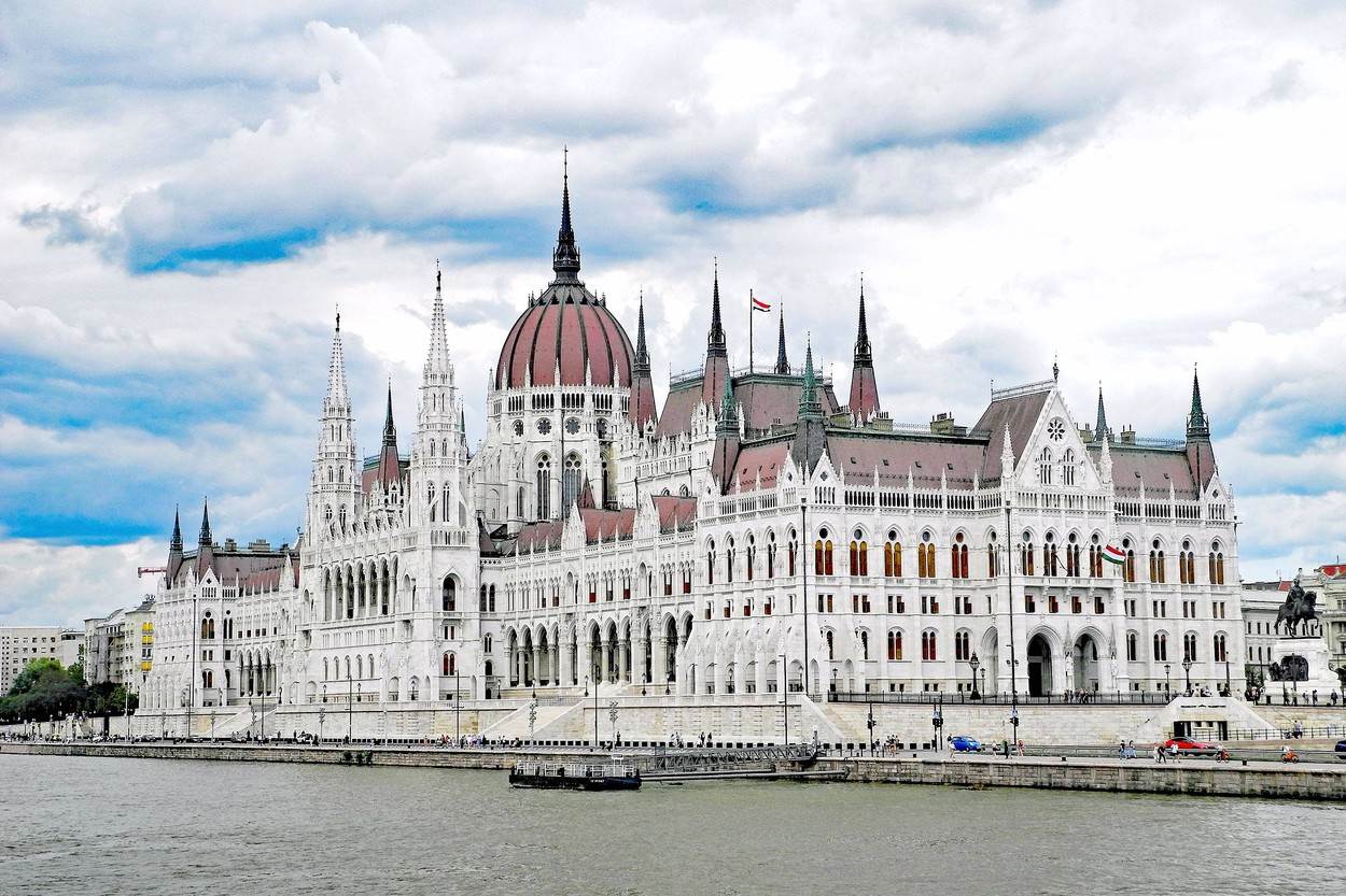  Mađarski parlament u Budimpešti 