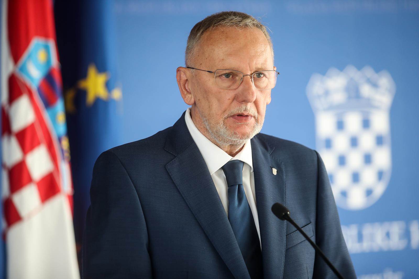 Davor Božinović, hrvatski ministar unutarnjih poslova   Davor Božinović, hrvatski ministar unutarnjih poslova