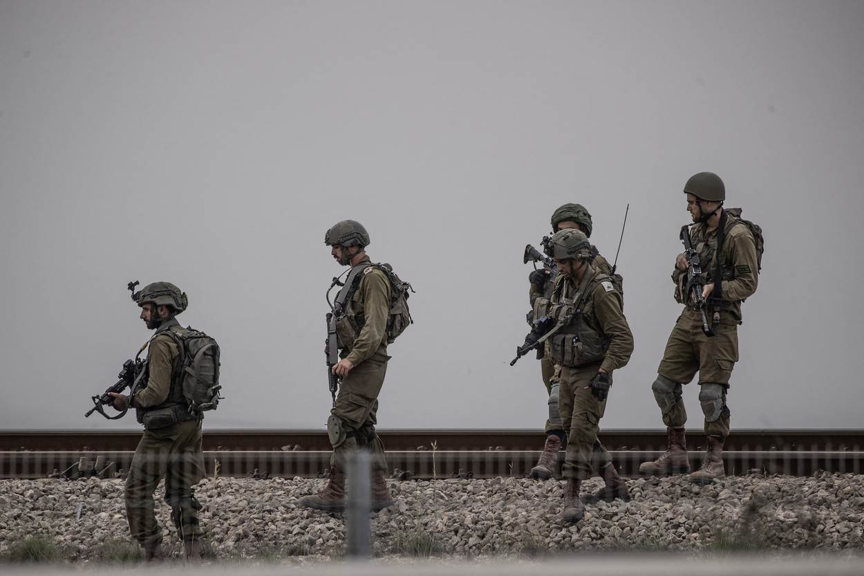  Izraelski vojnici u okolici Sderota na jugu Izraela 