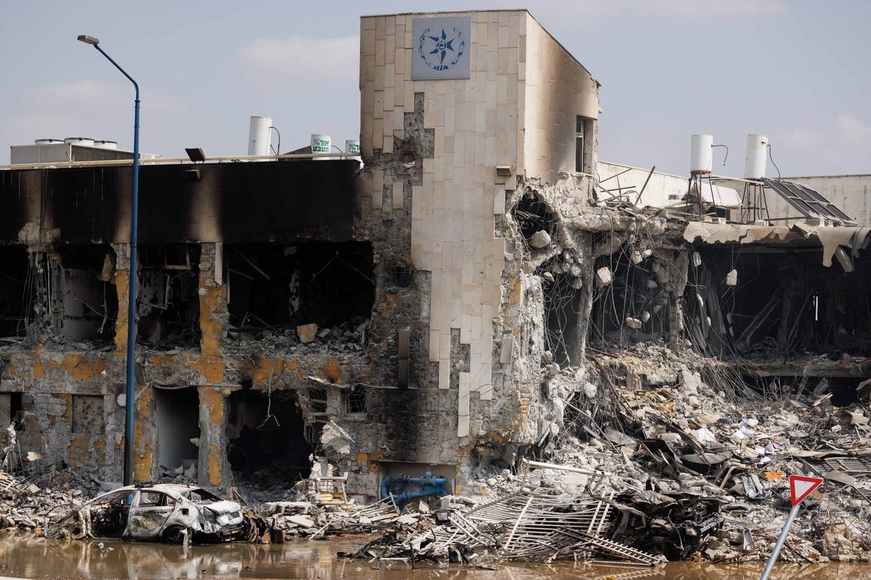 Policijska postaja u Sderotu na jugu Izraela nakon borbi s Hamasom   Policijska postaja u Sderotu na jugu Izraela nakon borbi s Hamasom