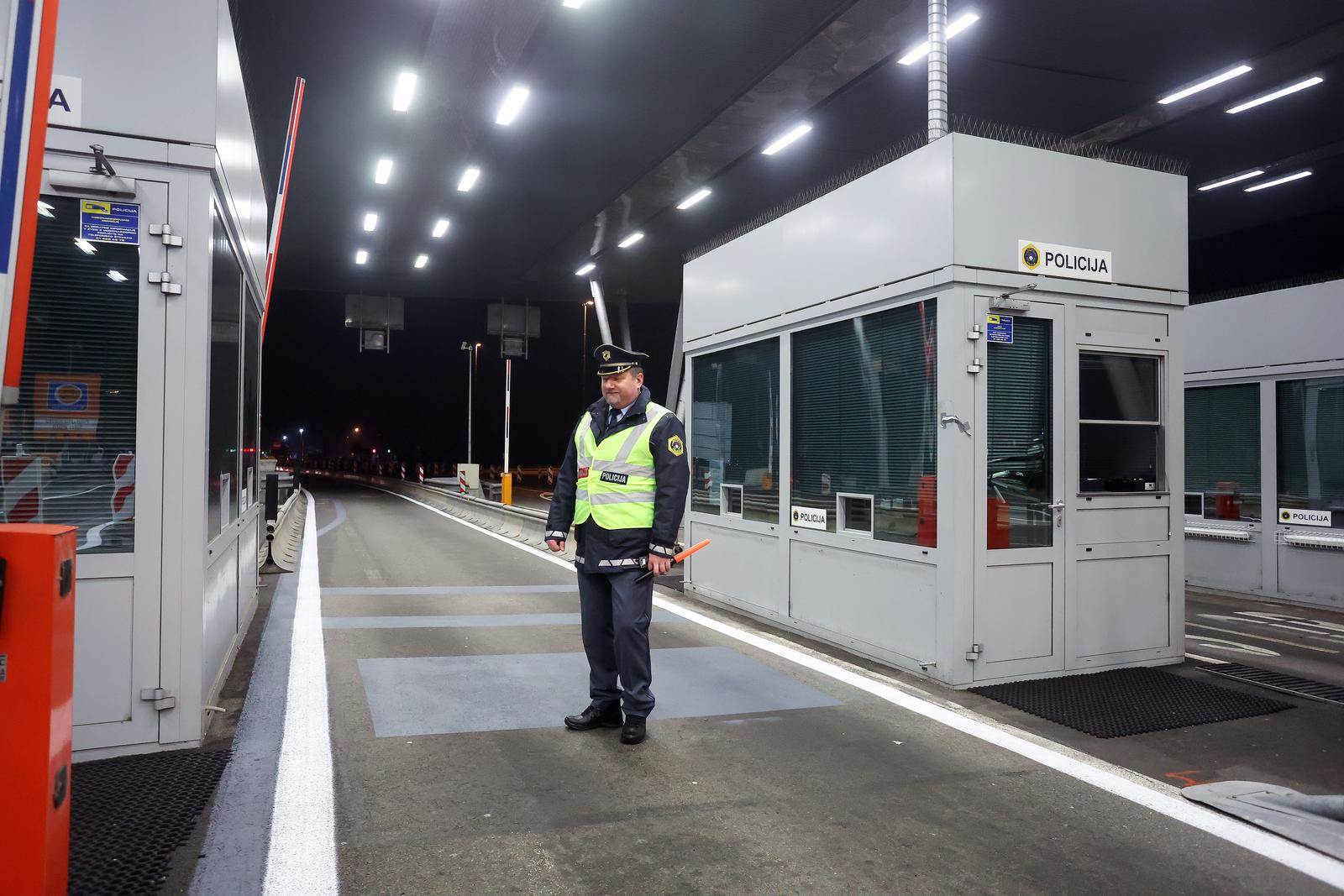 Granični prijelaz Bregana uoči ulaska Hrvatske u Schengen Granični prijelaz Bregana uoči ulaska Hrvatske u Schengen