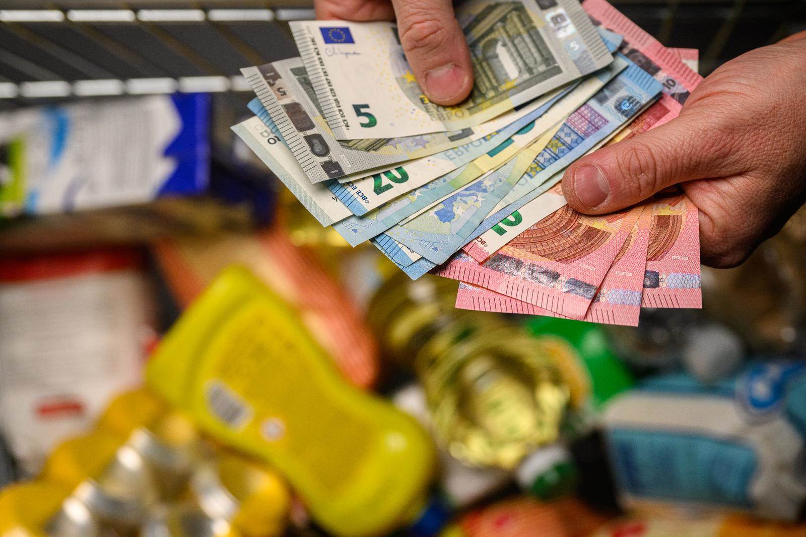 Potrošnja za hranu Potrošnja za hranu
