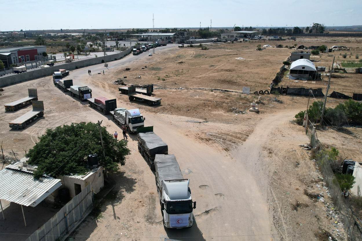U Gazu preko graničnog prijelaza Rafah ulaze prvi kamioni s humanitarnom pomoći iz Egipta U Gazu preko graničnog prijelaza Rafah ulaze prvi kamioni s humanitarnom pomoći iz Egipta
