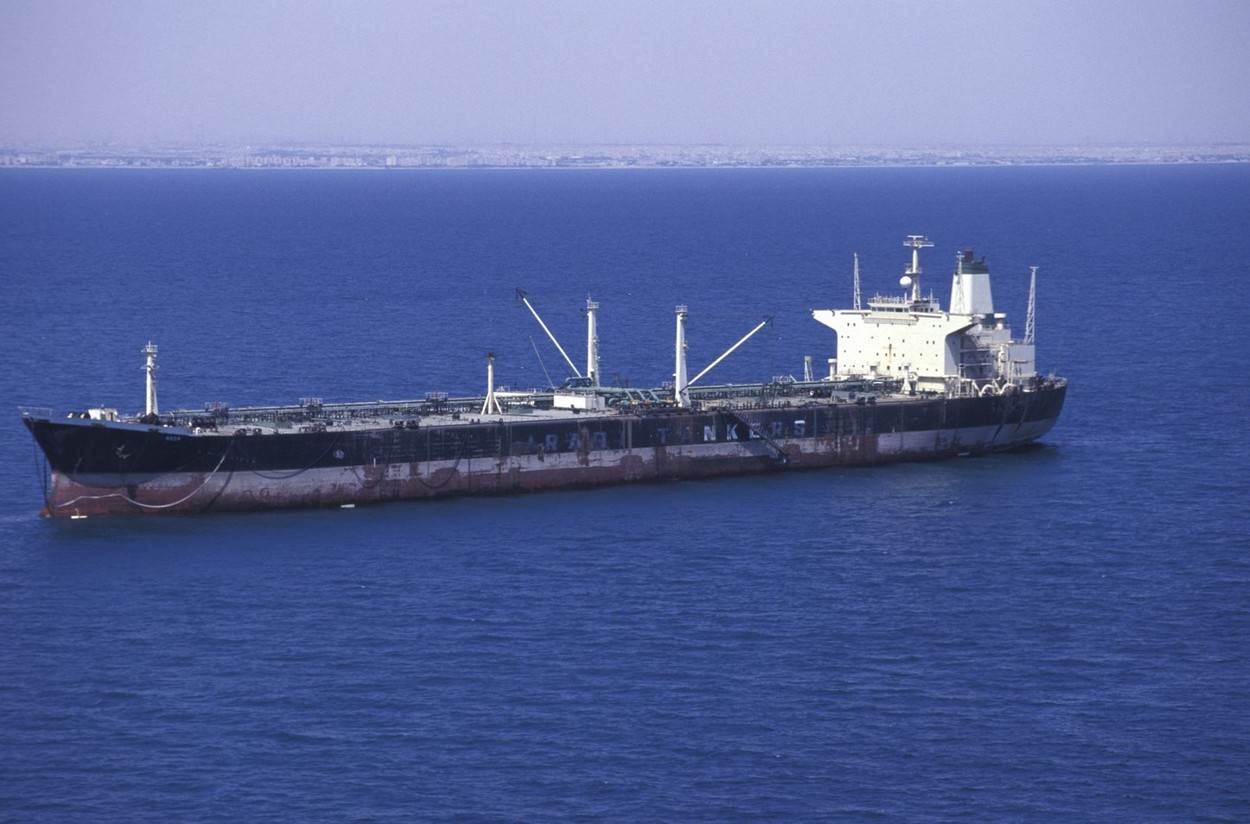 Irački naftni tanker u Hormuzu Irački naftni tanker u Hormuzu