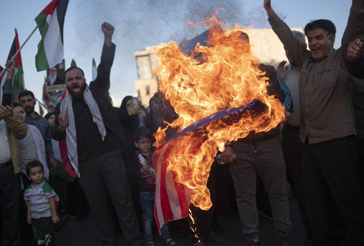  Paljenje izraelske i američke zastave u Teheranu 