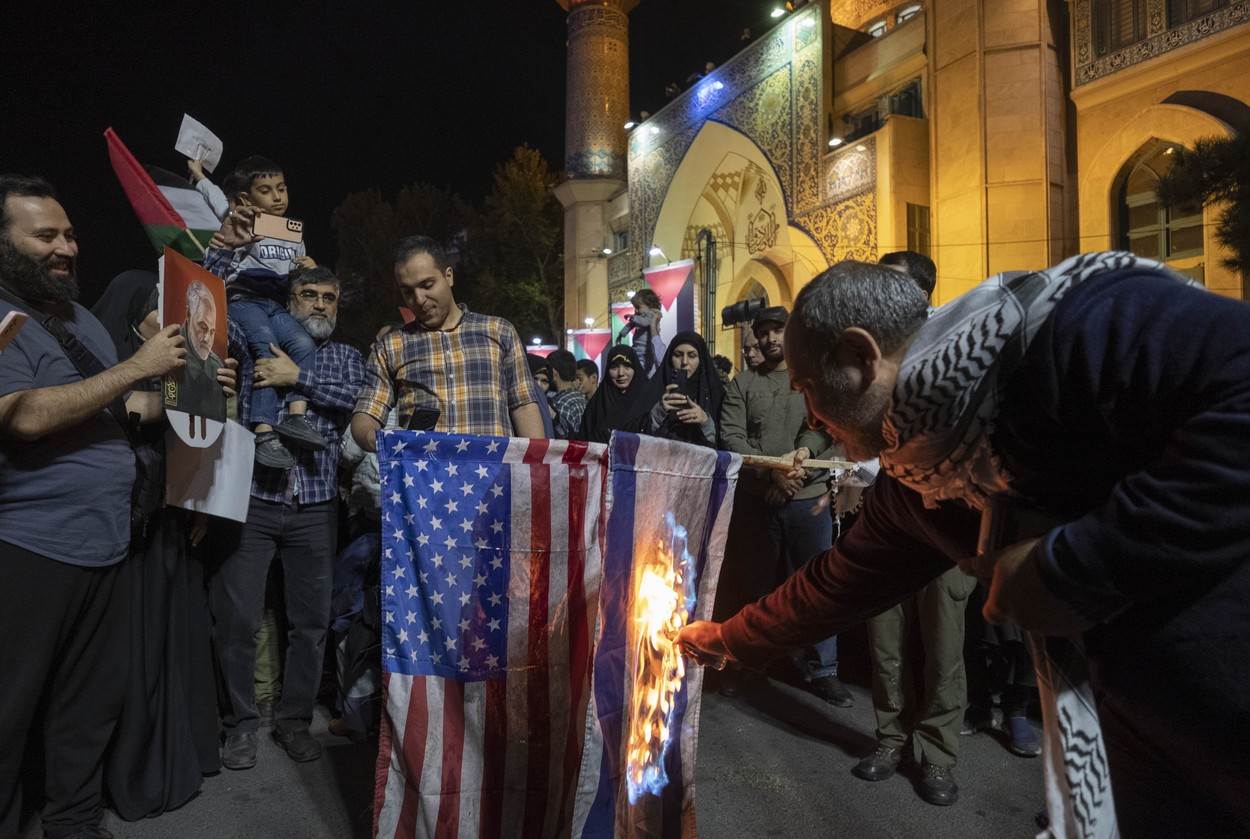  Prosvjednici u Teheranu pale izraelsku i američku zastavu 