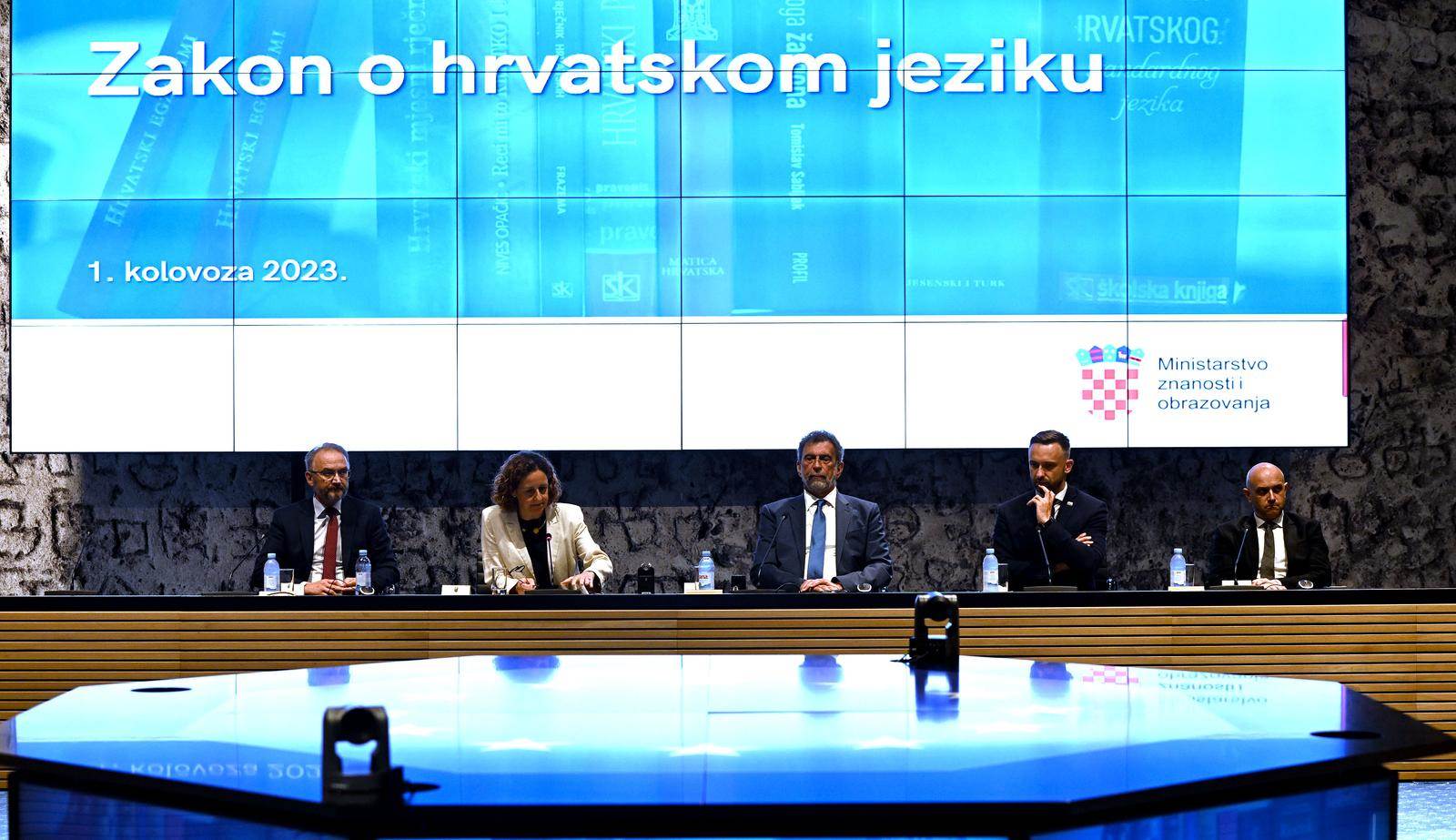  Predstavljanje zakona o hrvatskom jeziku u Vladi 