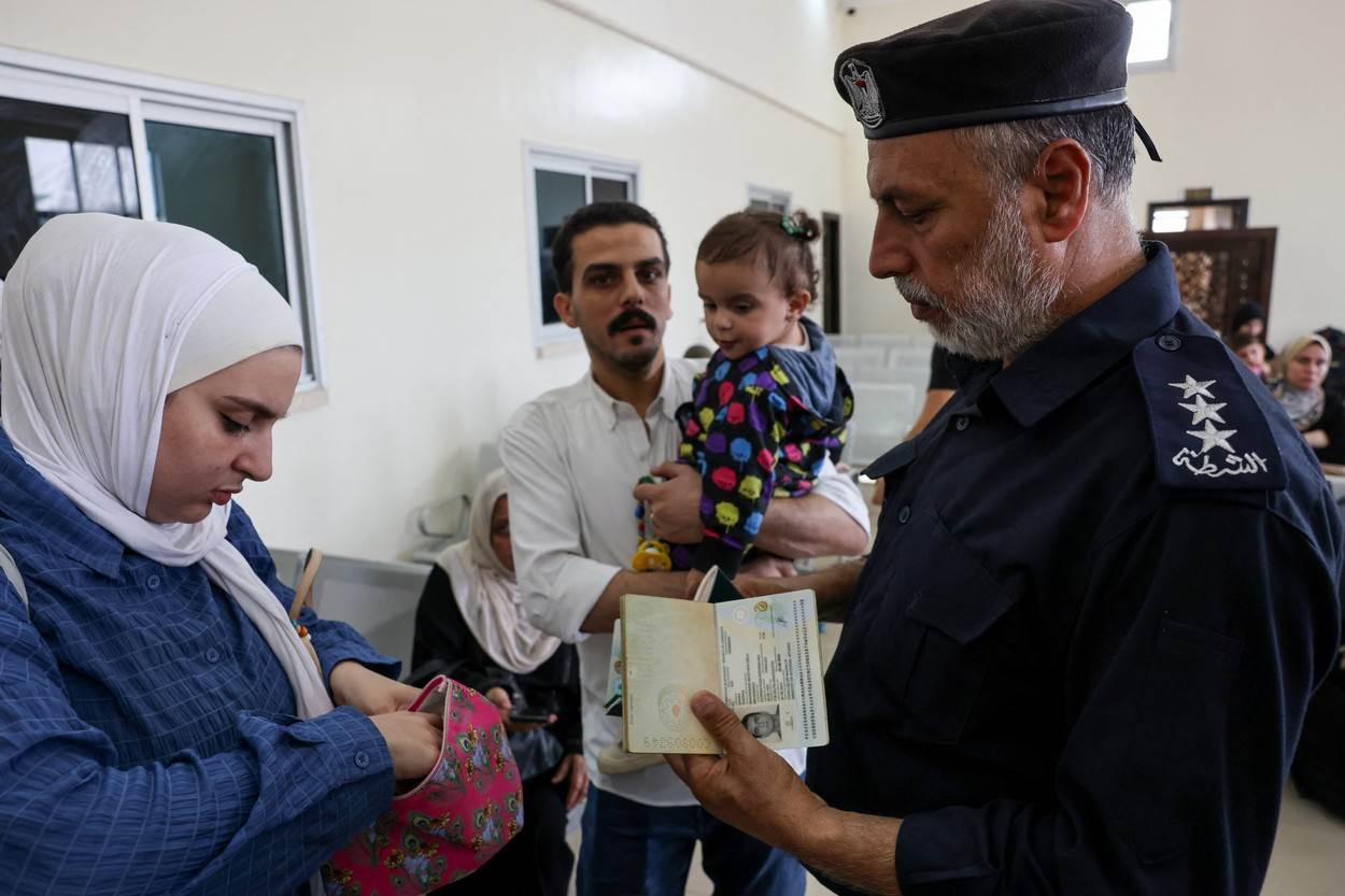 Evakuacija stranih državljana iz Pojasa Gaze u Egipat   Evakuacija stranih državljana iz Pojasa Gaze u Egipat