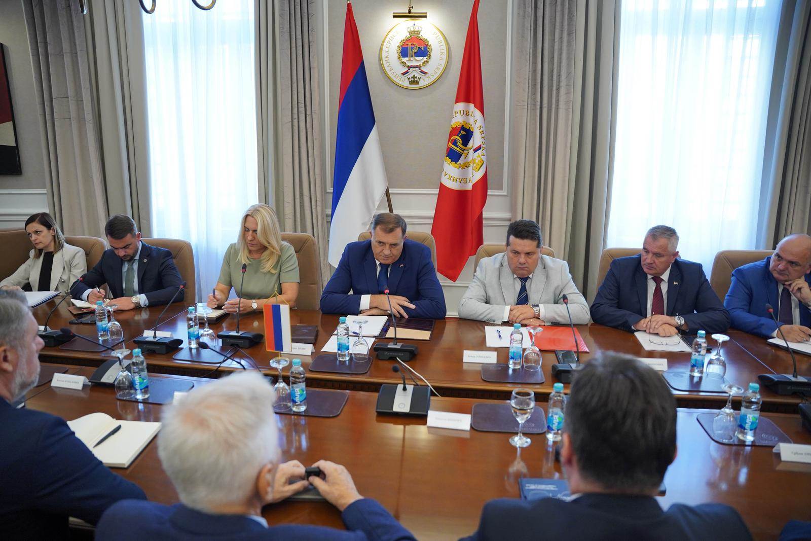 Milorad Dodik s predstavnicima institucija Republike Srpske   Milorad Dodik s predstavnicima institucija Republike Srpske