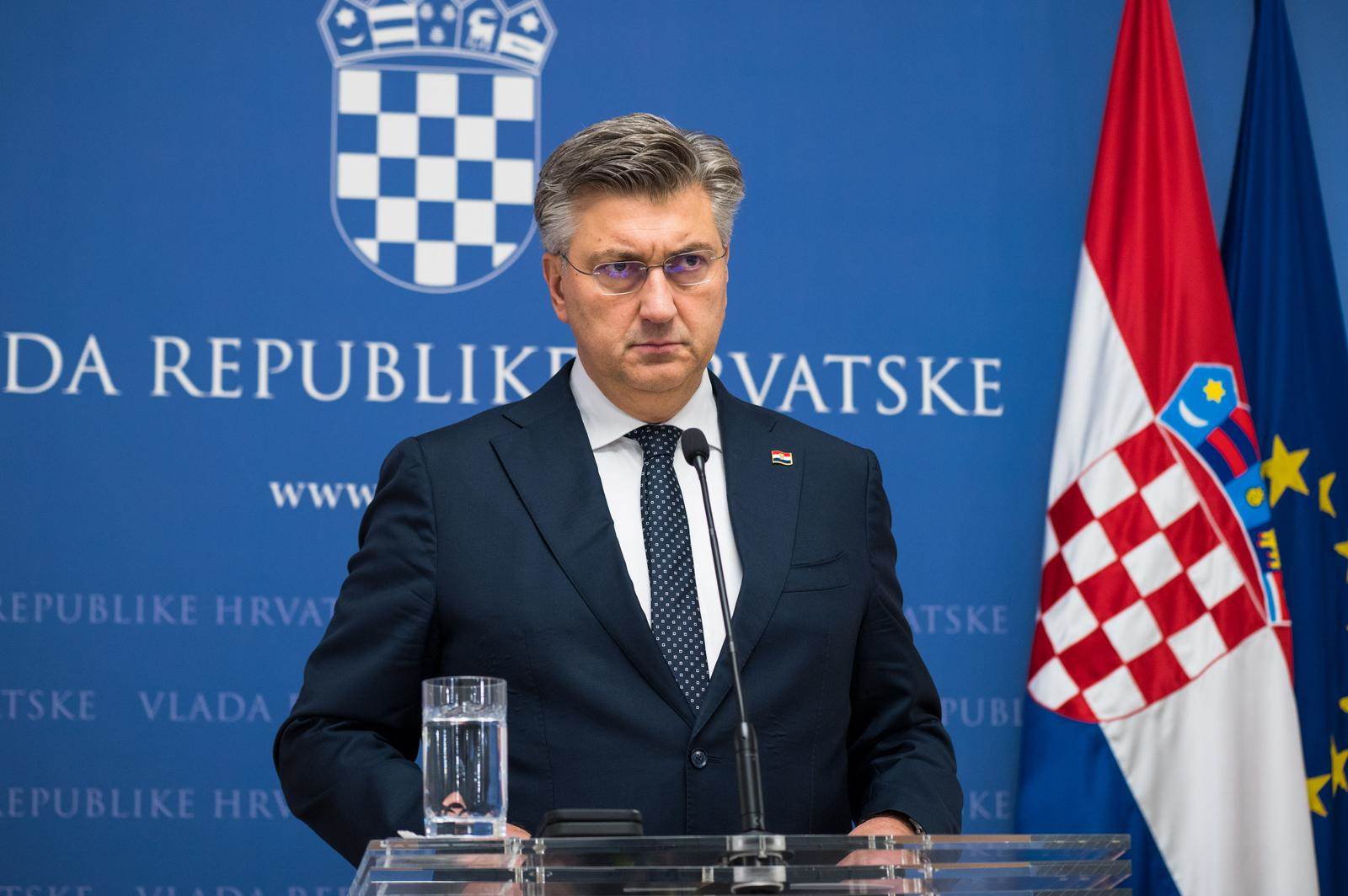  Premijer Andrej Plenković objavljuje da je smijenio ministra obrane Marija Banožića 