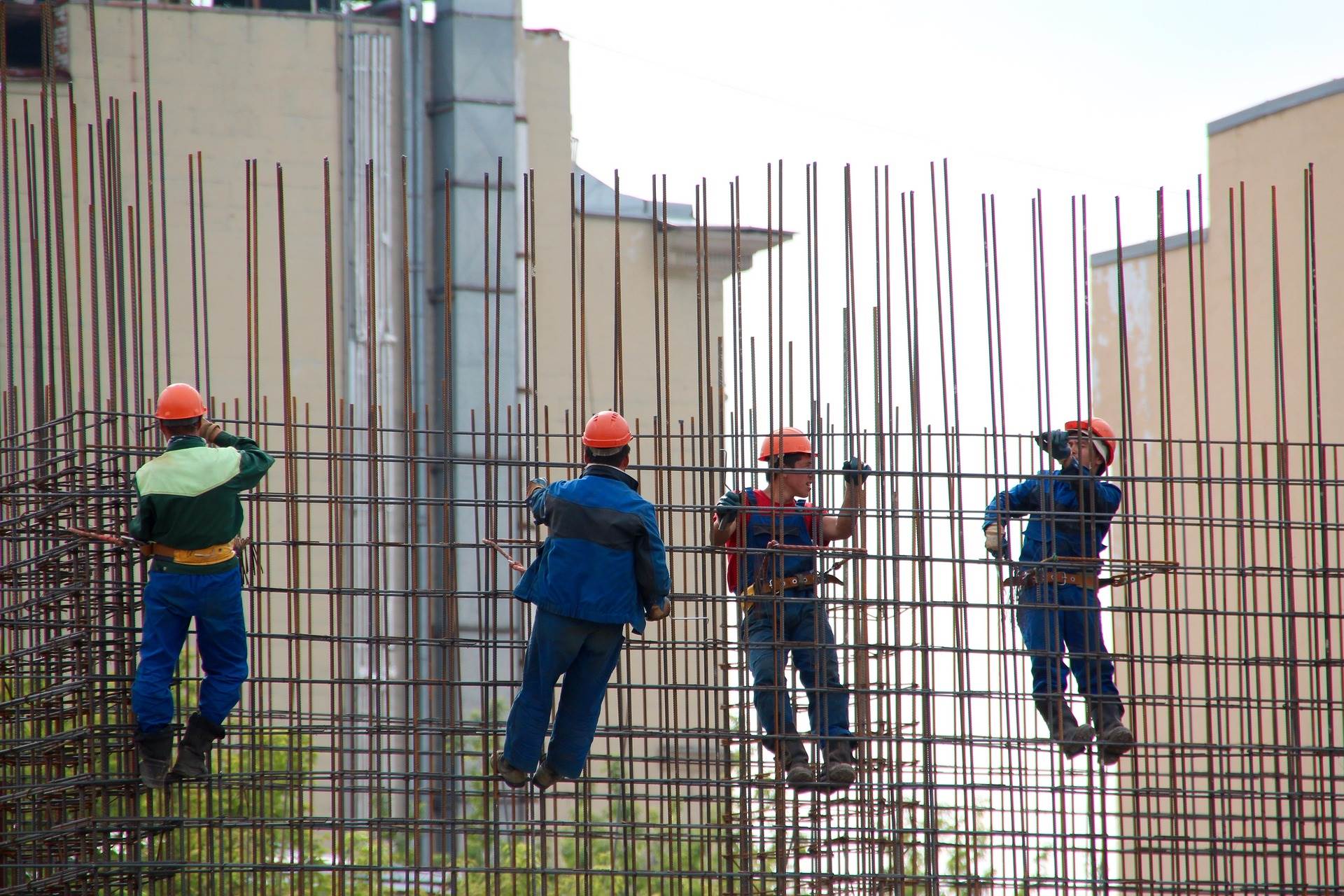  steel-workers-1029665_1920.jpg 