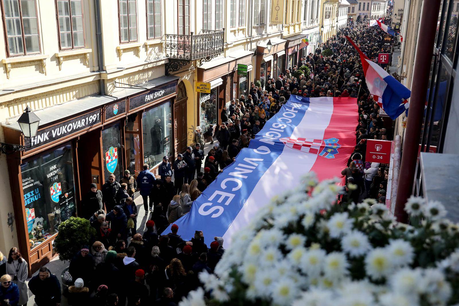 Kolona sjećanja u Vukovaru   Kolona sjećanja u Vukovaru