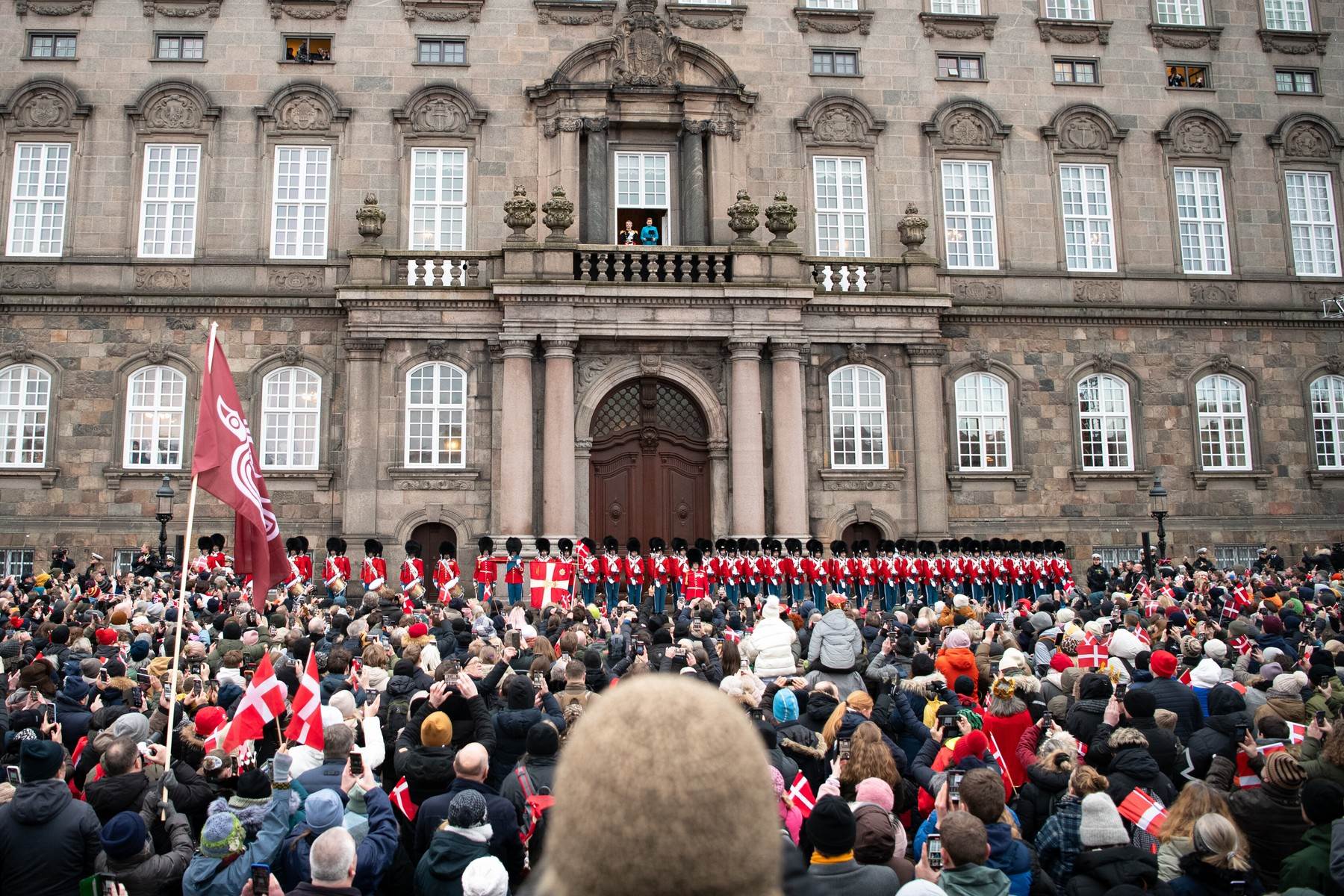  Danci pozdravljaju svog novog kralja ispred kraljevske palače u Kopenhagenu 