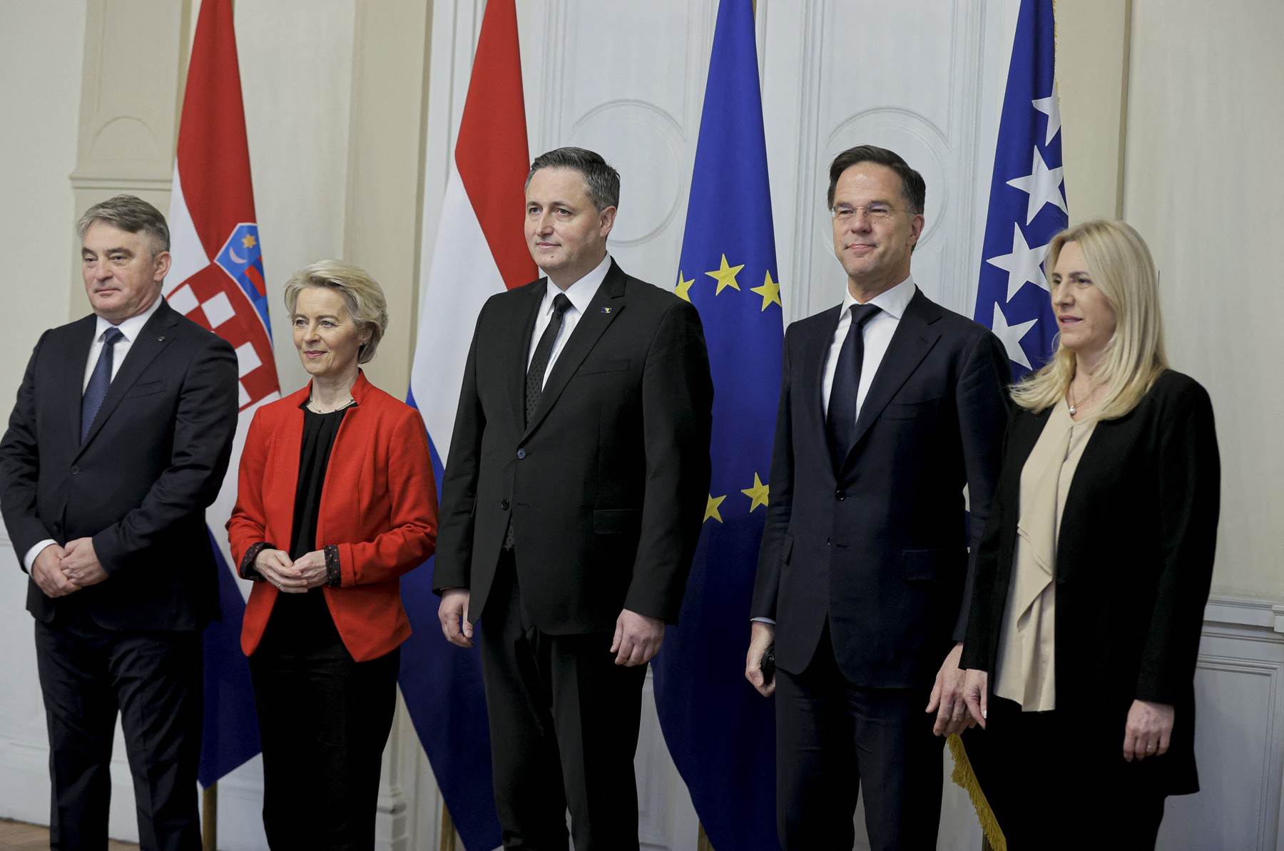 Ursula von der Leyen i Mark Rutte s članovima Predsjedništva BiH   Ursula von der Leyen i Mark Rutte s članovima Predsjedništva BiH