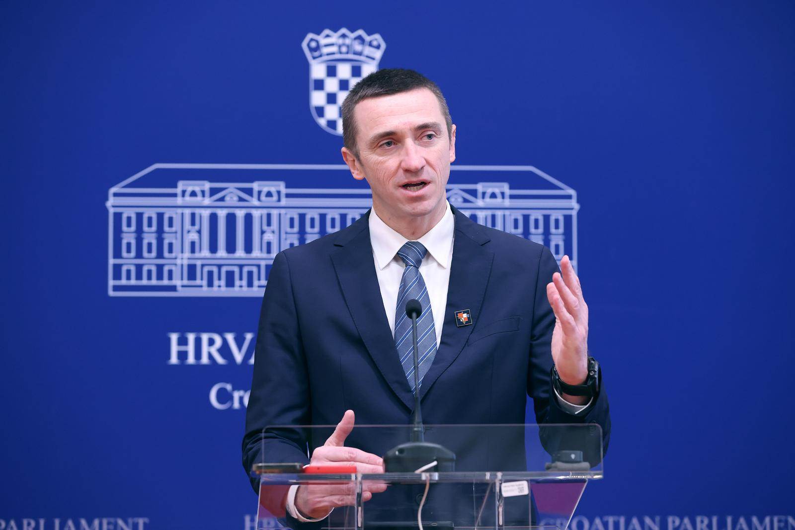 Ivan Penava, DP   Ivan Penava, DP