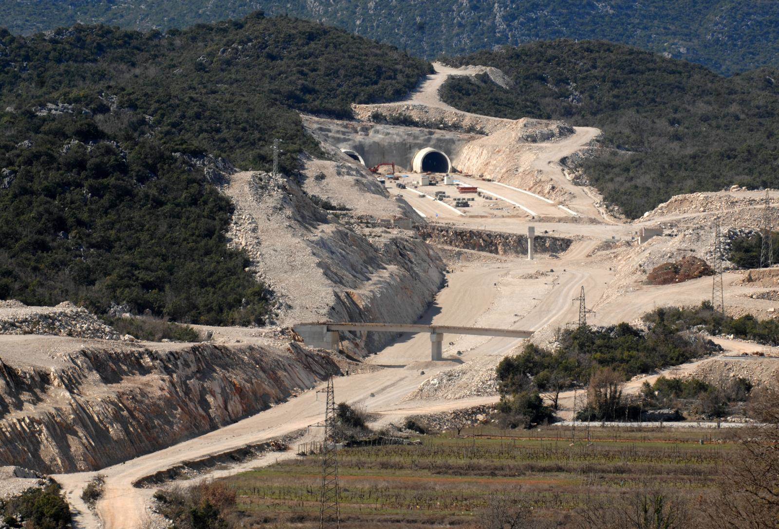  Gradnja autoceste na u okolici Ploča 2010. godine 