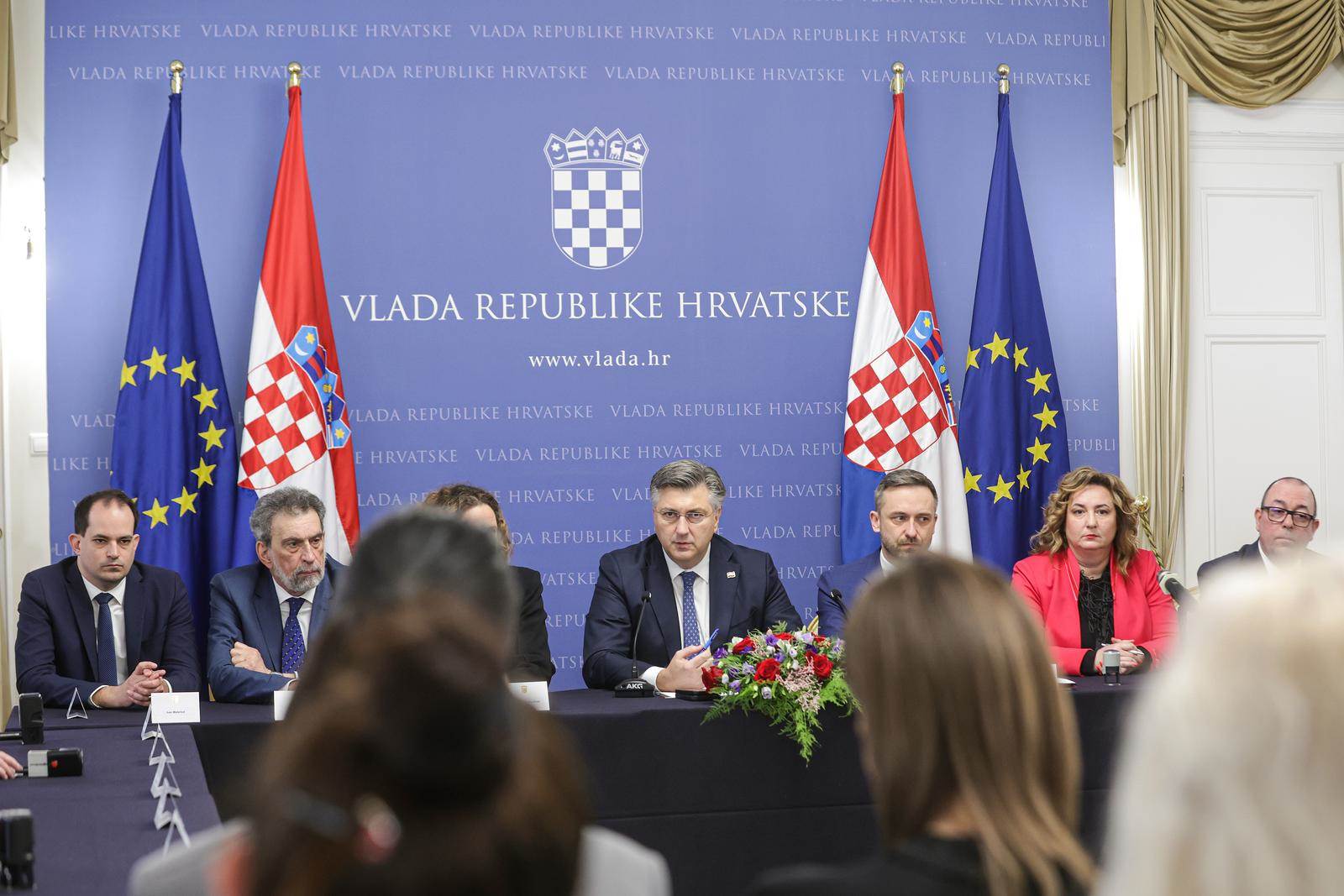Potpisivanje kolektivnih ugovora u Vladi Potpisivanje kolektivnih ugovora u Vladi