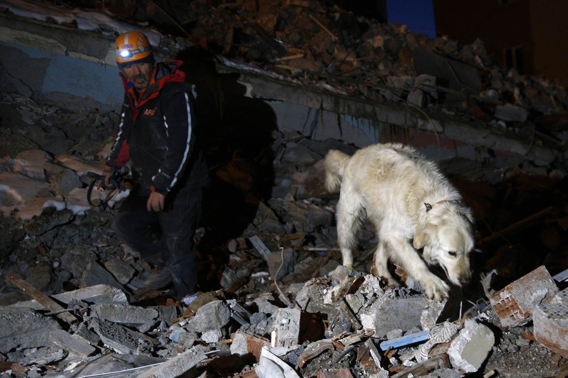  potraga za živima u ruševinama nakon potresa u Turskoj, veljača 2023. 