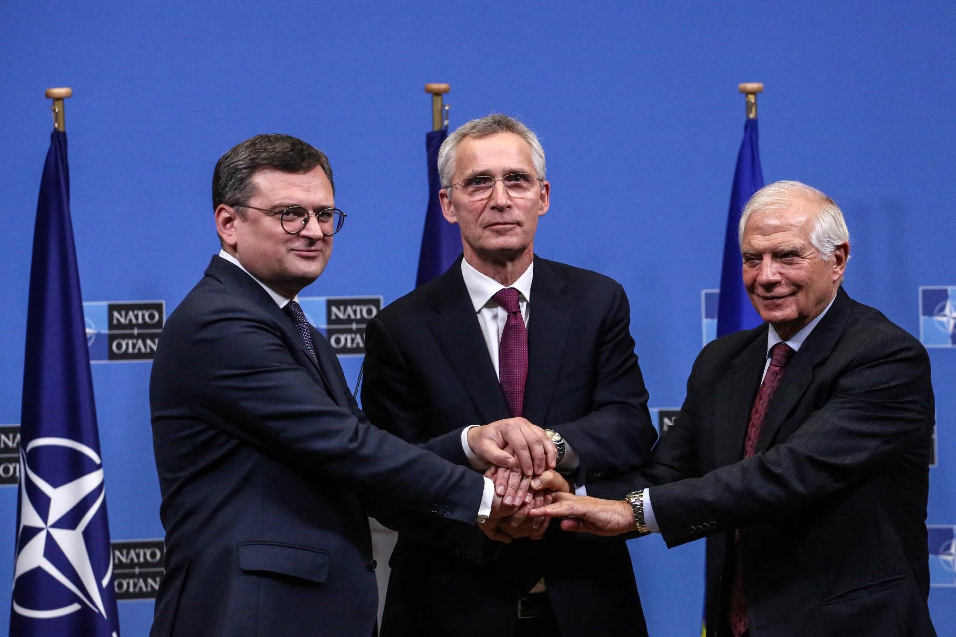 Dmitro Kuleba, Jens Stoltenberg i Josep Borrell Dmitro Kuleba, Jens Stoltenberg i Josep Borrell