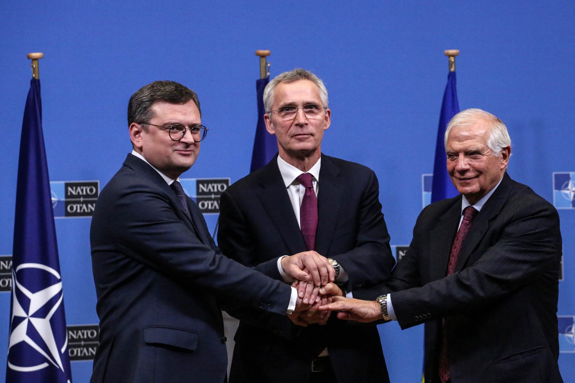  Dmitro Kuleba, Jens Stoltenberg i Josep Borrell 