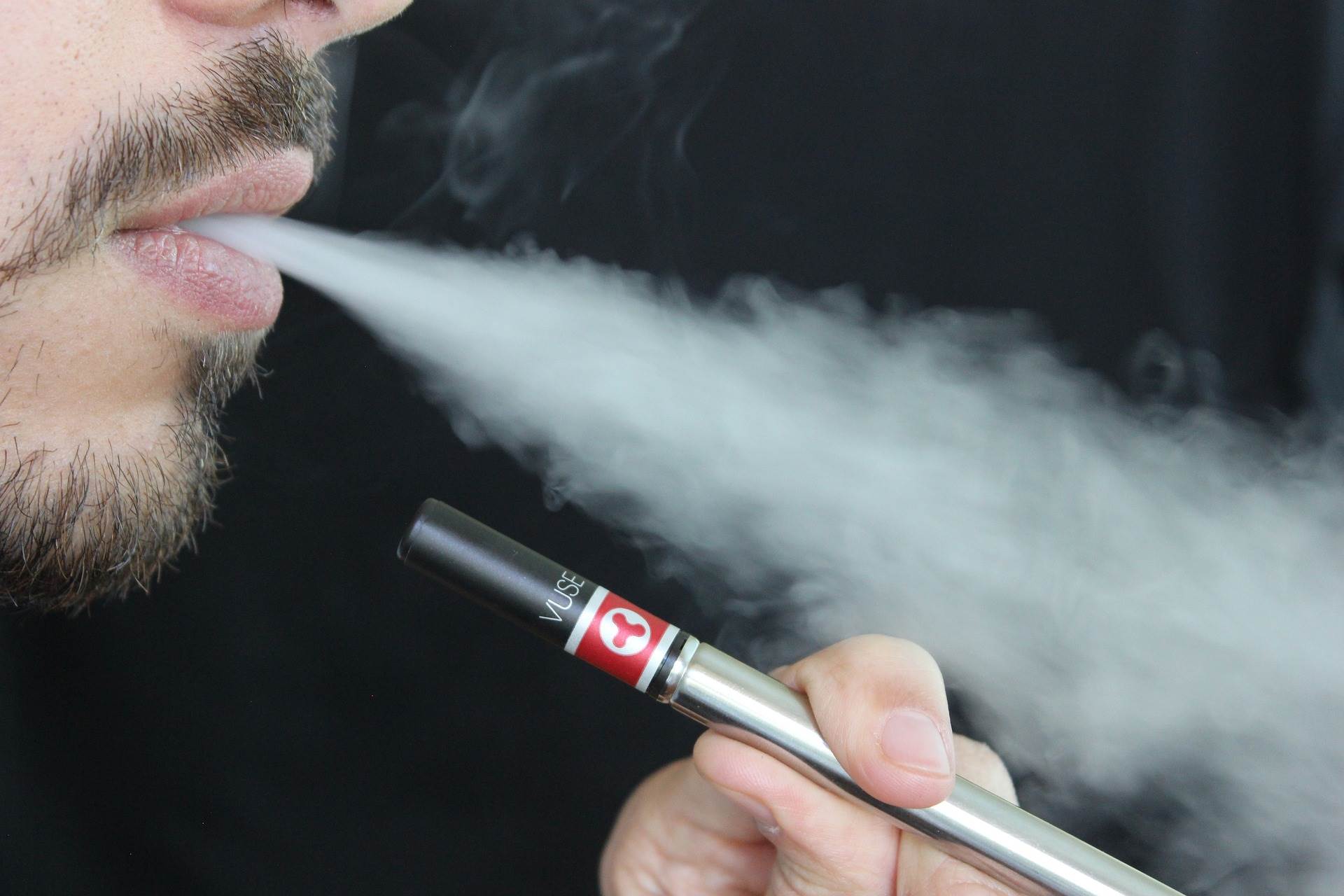 e-cigarette-gd84284dfd_1920.jpg   e-cigarette-gd84284dfd_1920.jpg