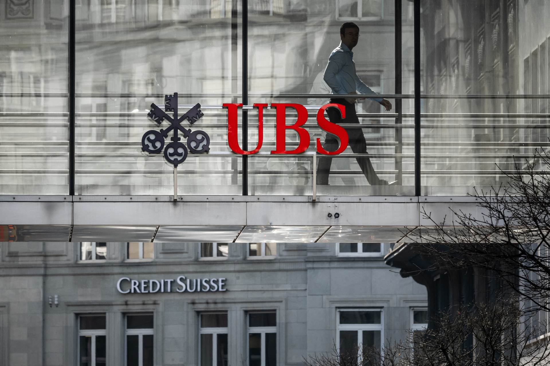  UBS i Credit Suisse 