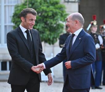 Emmanuel Macron i Olaf Scholz  Emmanuel Macron i Olaf Scholz