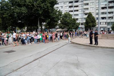 štrajkaši iz pravosuđa pred zgradom NSK 