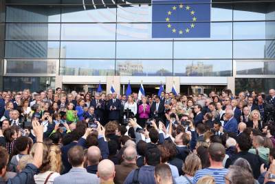 Podrška eurozastupnika Izraelu ispred zgrade Europskog parlamenta u Bruxellesu 