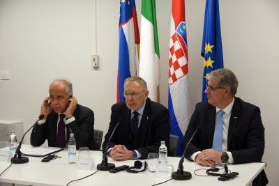 Sastanak ministara unutarnjih poslova Hrvatske, Slovenije i Italije u Buzetu Sastanak ministara unutarnjih poslova Hrvatske, Slovenije i Italije u Buzetu