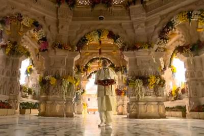 Indijski premijer Narendra Modi u novom hinduističkom hramu 