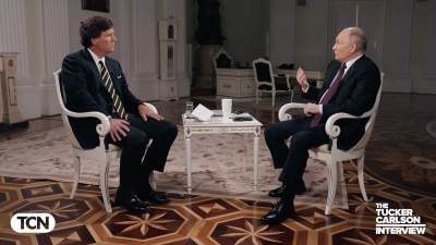 Tucker Carlson i Vladimir Putin 