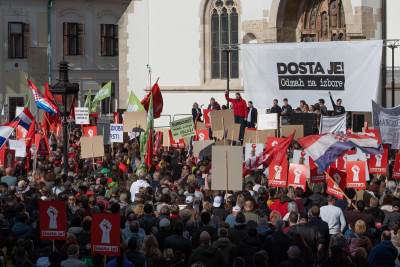 Prosvjed lijevo-liberalne oporbe na Markovu trgu u Zagrebu Prosvjed lijevo-liberalne oporbe na Markovu trgu u Zagrebu