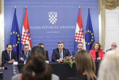 Potpisivanje kolektivnih ugovora u Vladi Potpisivanje kolektivnih ugovora u Vladi