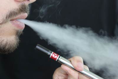 e-cigarette-gd84284dfd_1920.jpg  e-cigarette-gd84284dfd_1920.jpg